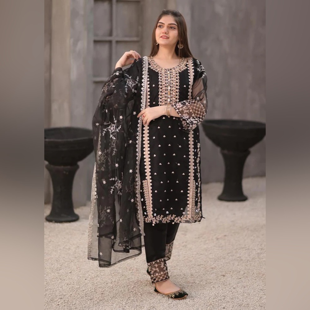 Pakistani 3 Piece Stitched Shalwar Kameez